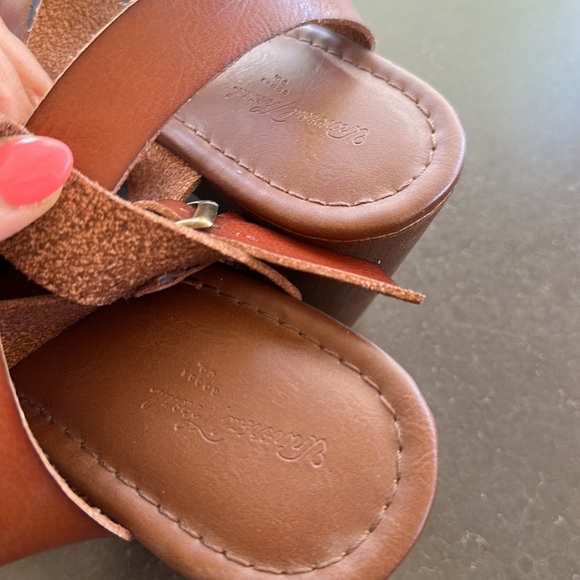 Target Universal Thread clog style heels. NWOT. Size 6.5. - Picture 5 of 5